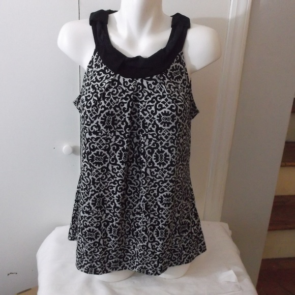 White House Black Market Tops - White House Black Market Knit Top L Geometric
